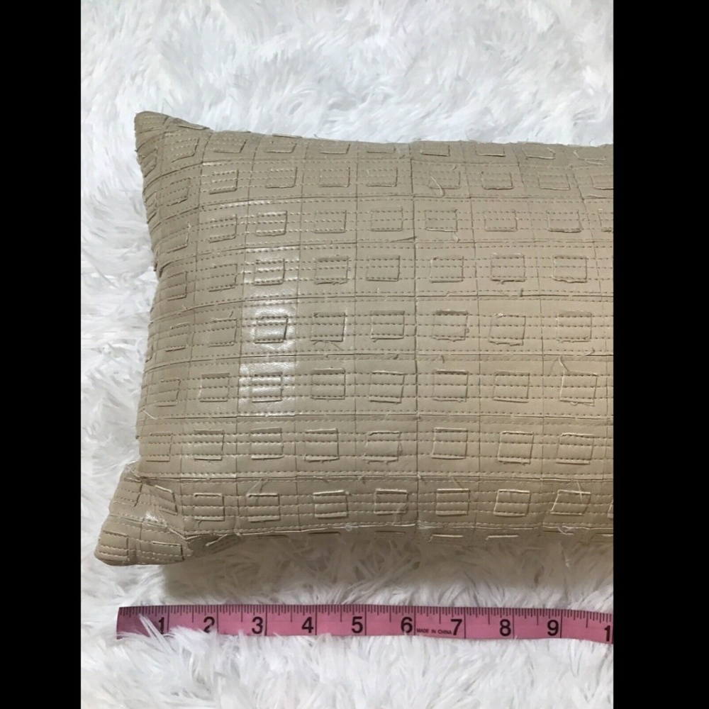 NEW $80 Hotel Collection Maze 10" x 18" Decorative Pillow Natural Khaki - Picture 2 of 8